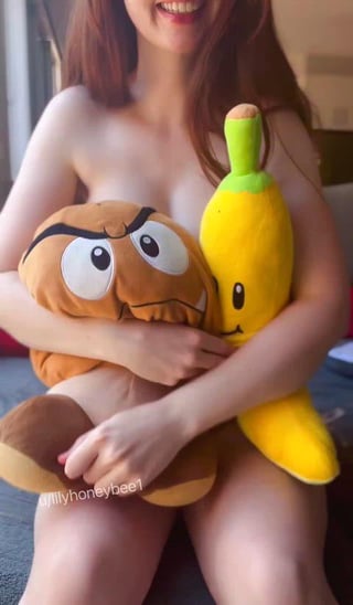 two squishable pillows on a redhead [reveal]