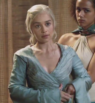 Emilia Clarke – Game of Thrones S03 E08 (2013)