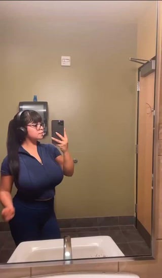 (Reveal) Big Tits Latina