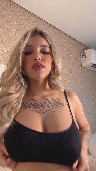 Do you like the tease as I reveal my titties?