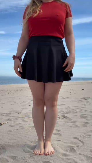fully naked beach girl