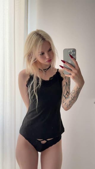 Breedable goth slut