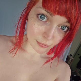 No makeup and no clothes :3