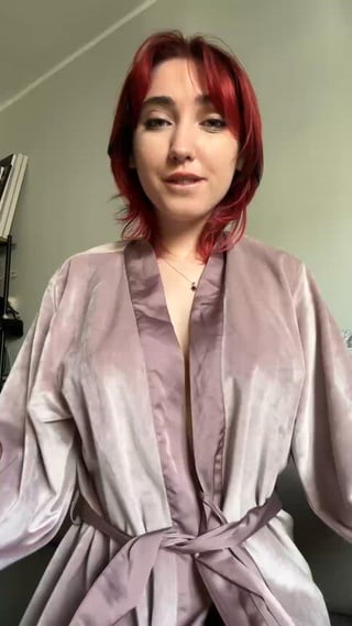 Cute natural tits bouncing