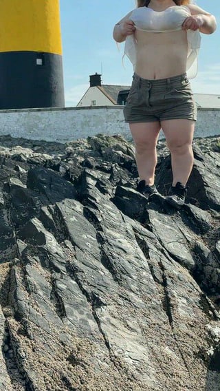 a dwarf’s reveal boobs in public
