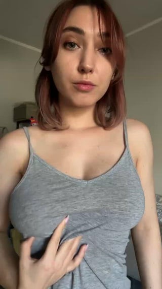 Cute natural tits bouncing