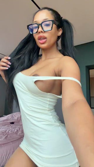 Amazing ebony boobs reveal