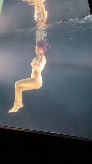 Reze got wet while in the pool (ALoeveraiskawaii)