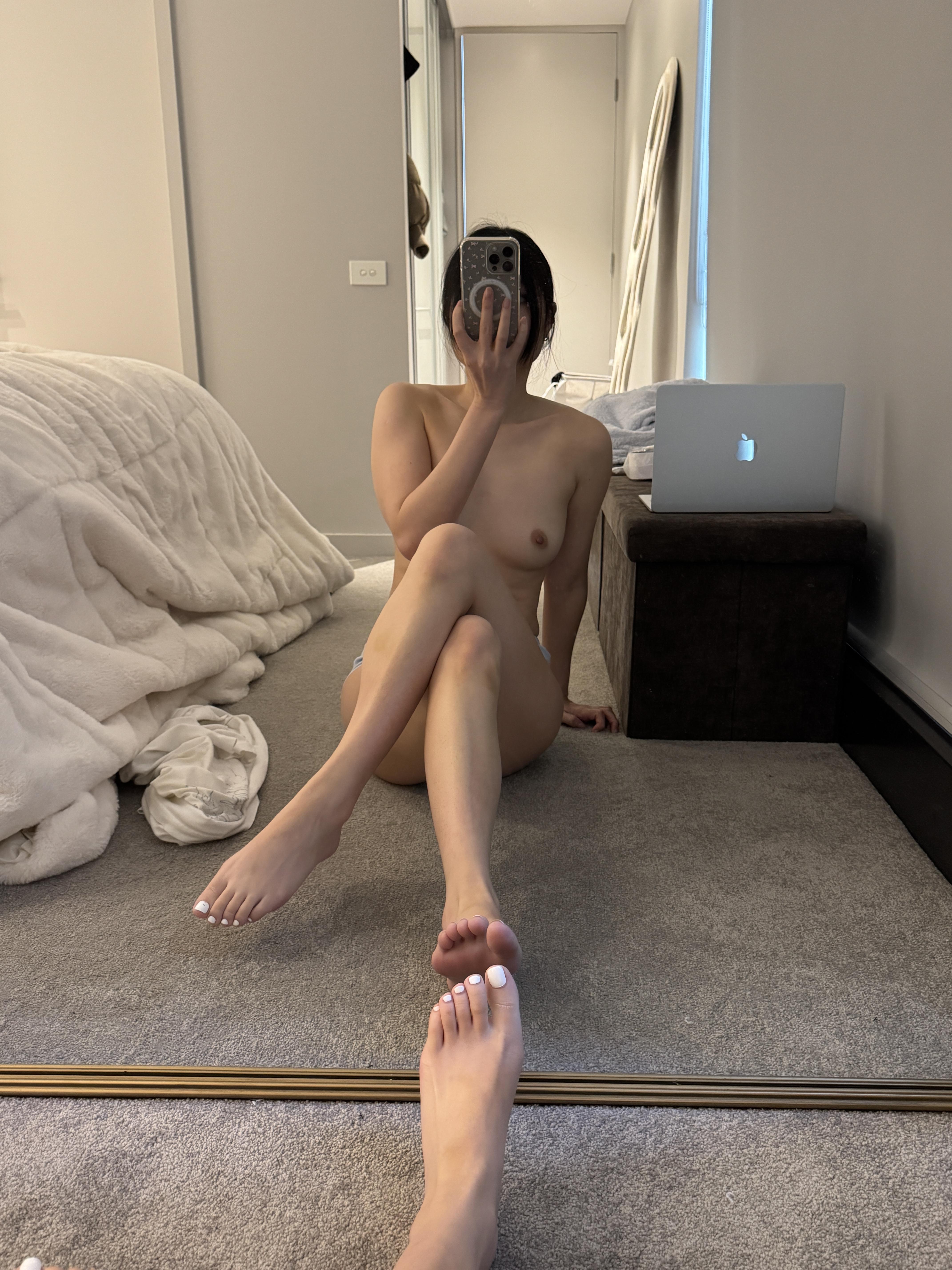 What are you zooming in on…feet or tits 🦶🥥