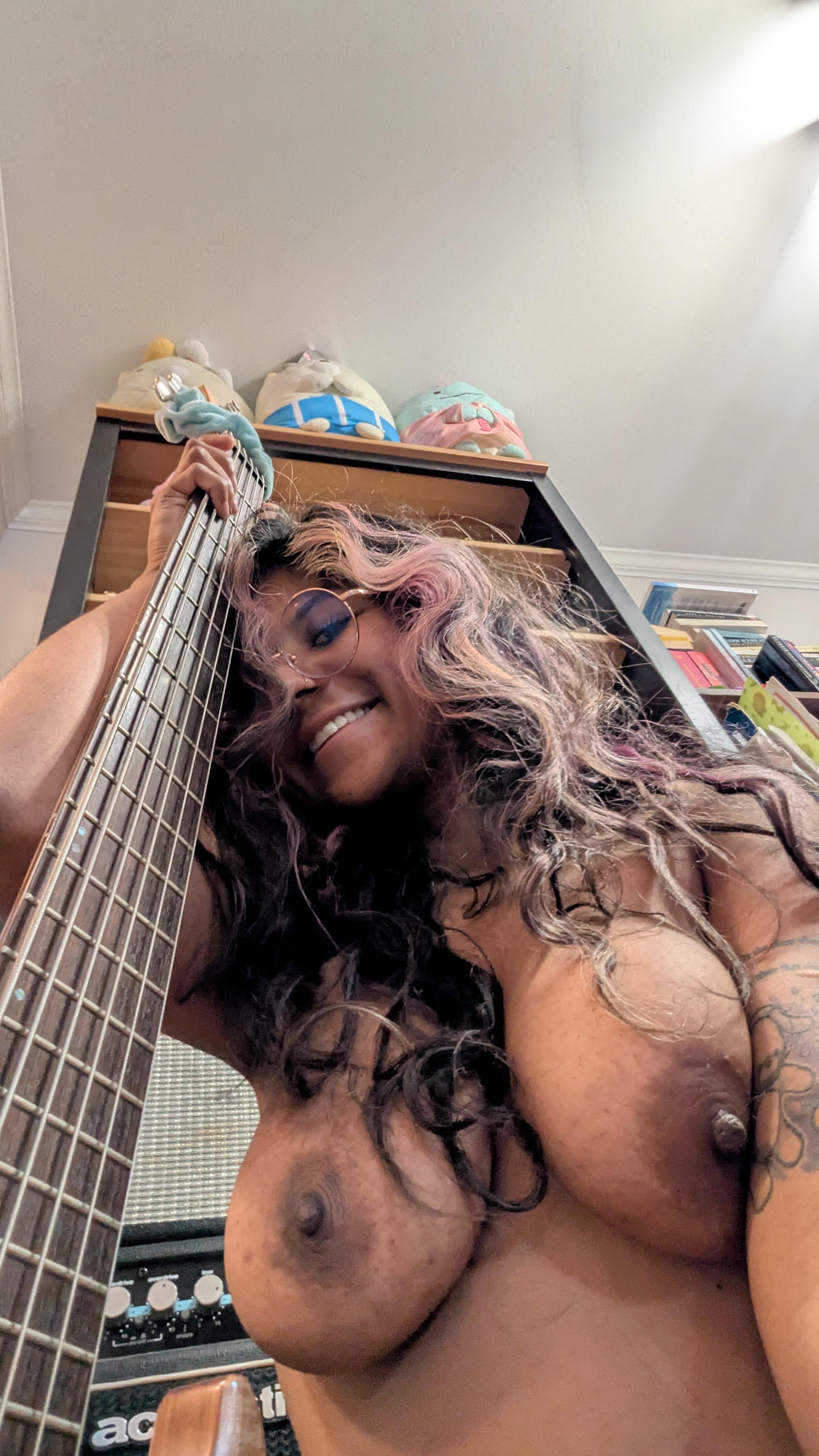 hi from ur favorite big tiddy metal bassist