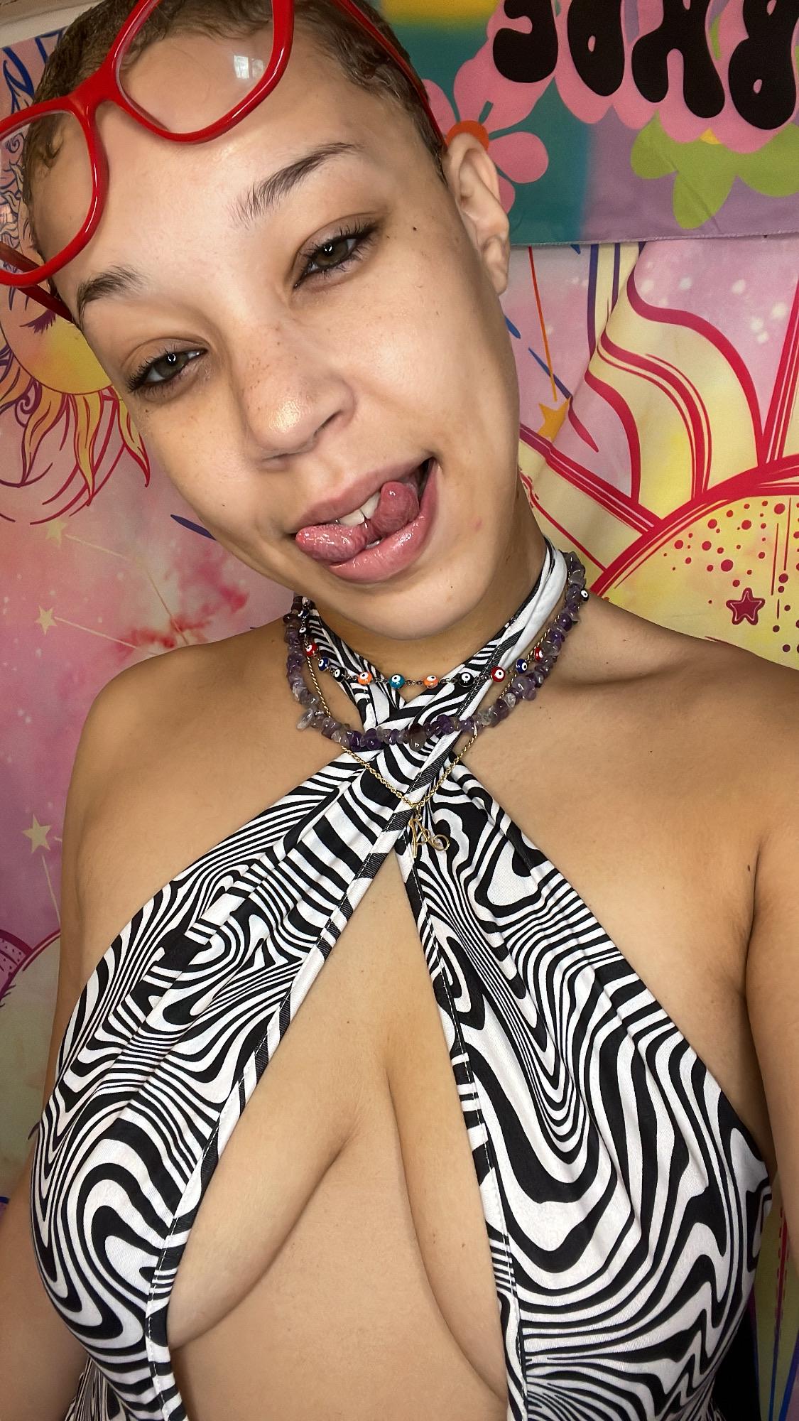 What do you think a girl like me do to your 🍌?