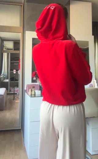 2 water balloons (reveal)
