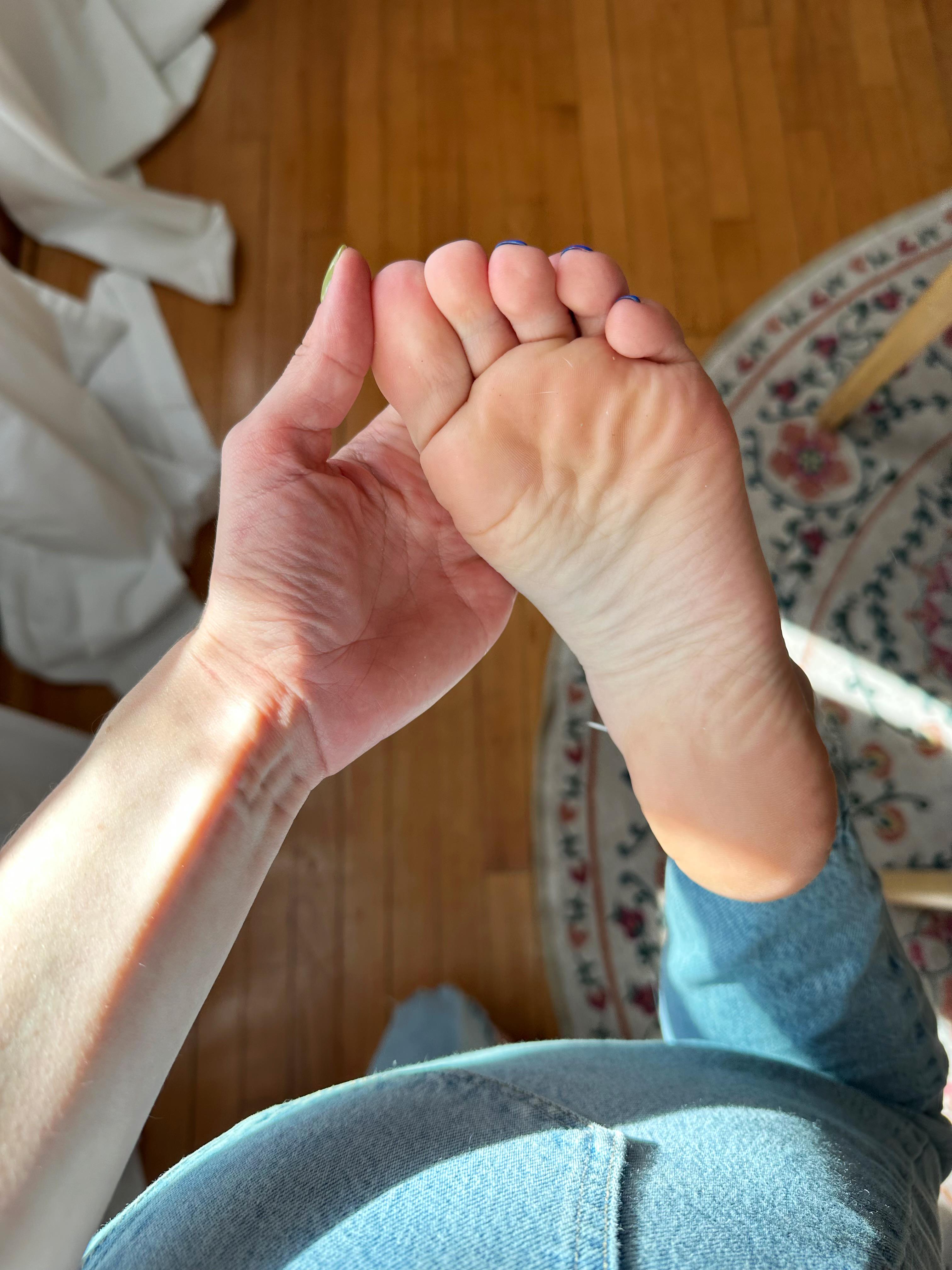 As a society, we are not appreciating the subtle art of a good sole pic enough.