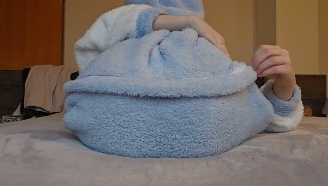 Revealing my fat pussy