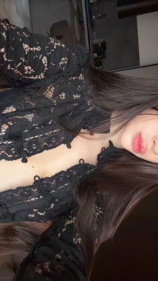 Revealing my 18yo tits