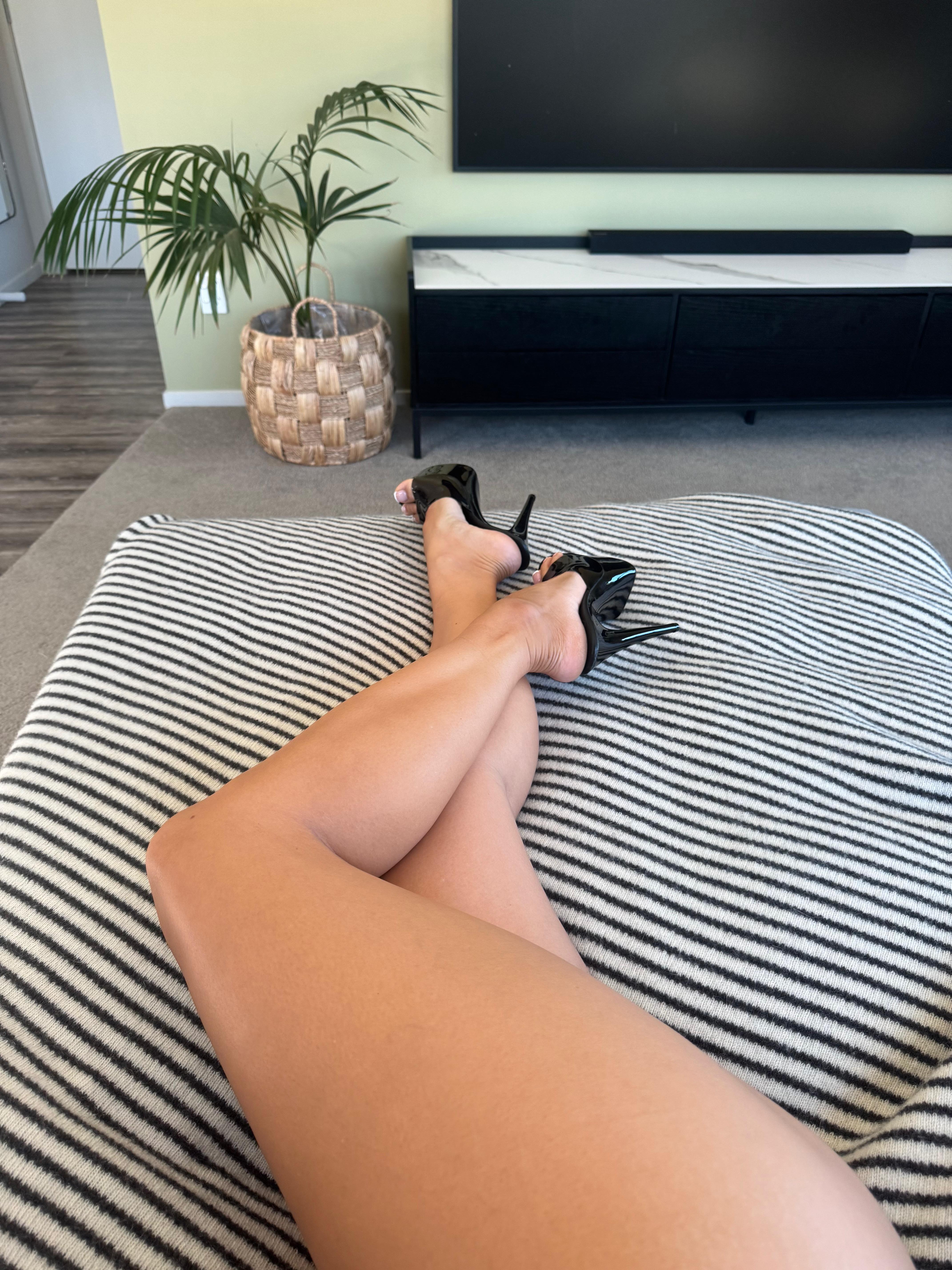 Just enjoying the view from here 🖤