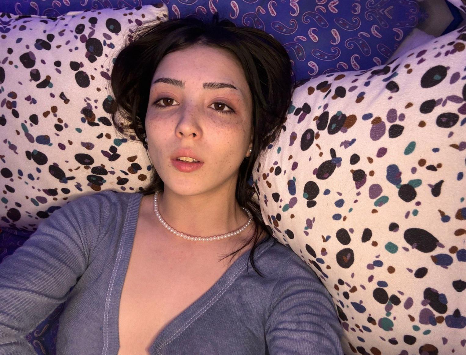 As this shy femcel 18 year old who has zero experience with guys and trembles around new people I put on some punk clothes hoping it hides how bad I feel about myself and maybe someone here will talk to me about music or just be a friend first