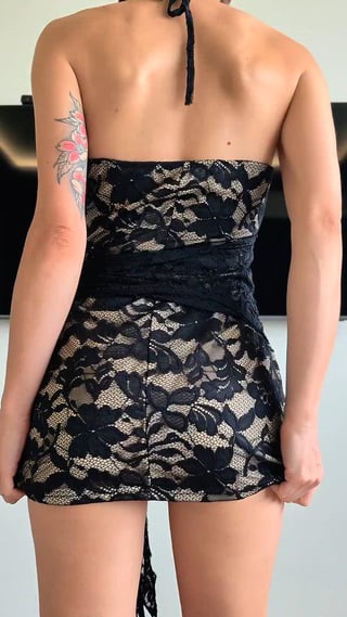 A little bit of Italian-style upskirt.