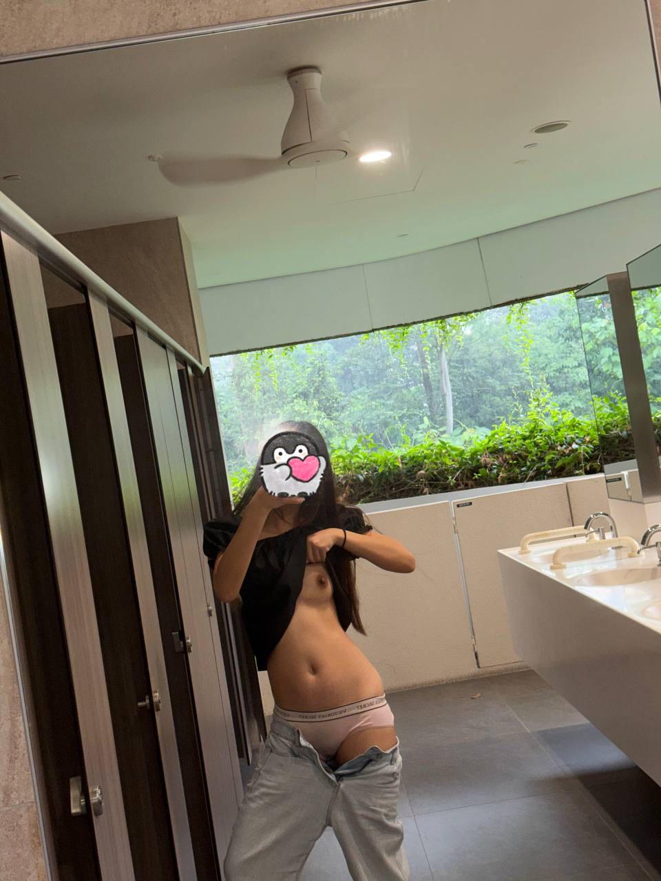 Hehe yummyyy!!! I love taking mirror pics :>