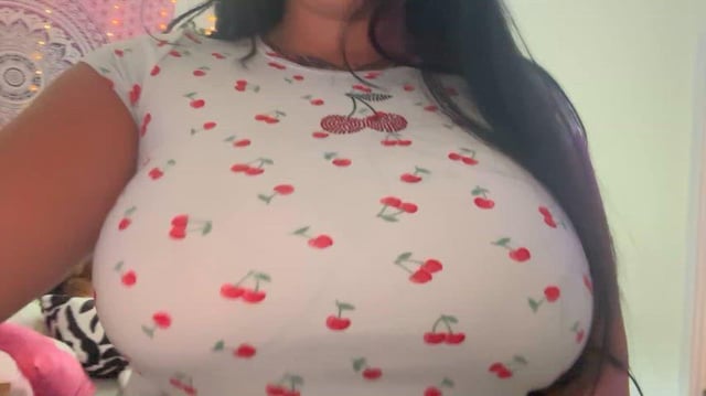 Showing off my DDs and tanlines (drop)