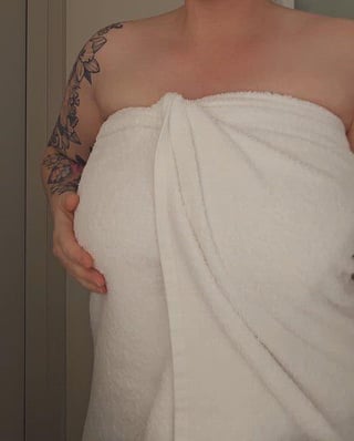 What should I wear to show my curves off more