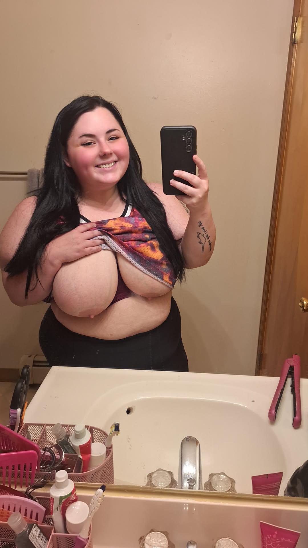 tiddies out, prepared for the day ahead :)