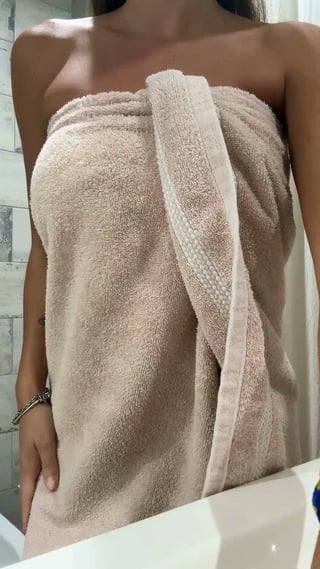Whoops! My towel dropped. Hope you don’t mind x