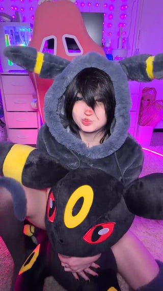 replace my plushie >.