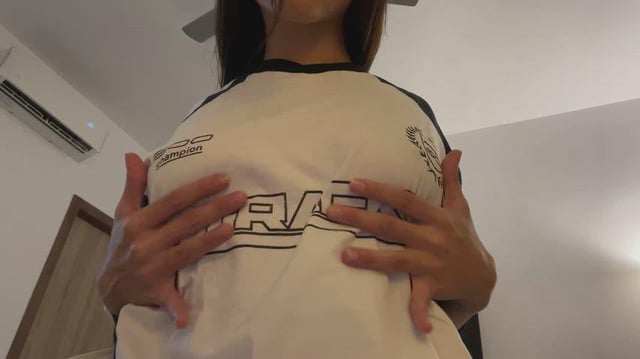 I’m showing off my juicy tits (reveal)