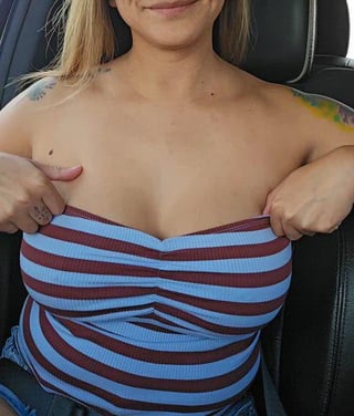 42yo married woman flashing her tits on the highway