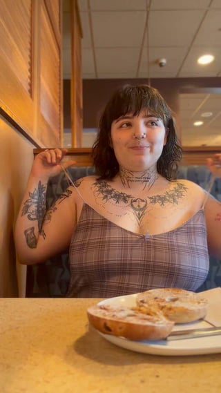 let a follower grab my tits on our date at panera!!
