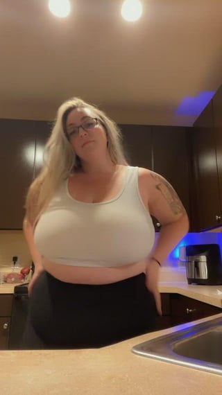 Start MILF Monday off the right way