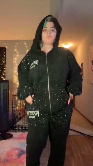 This is why you shouldn’t judge women who wear baggy clothes!