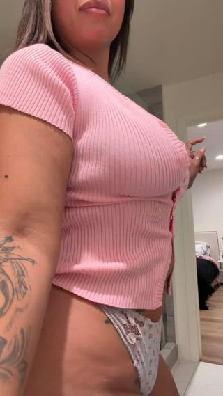 Big meaty buns coming through!
