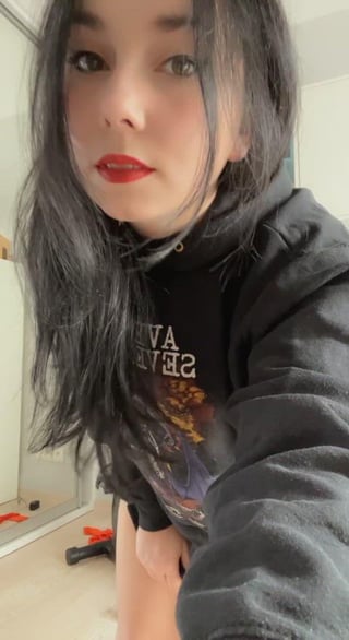 Hiding some nice tits [drop]