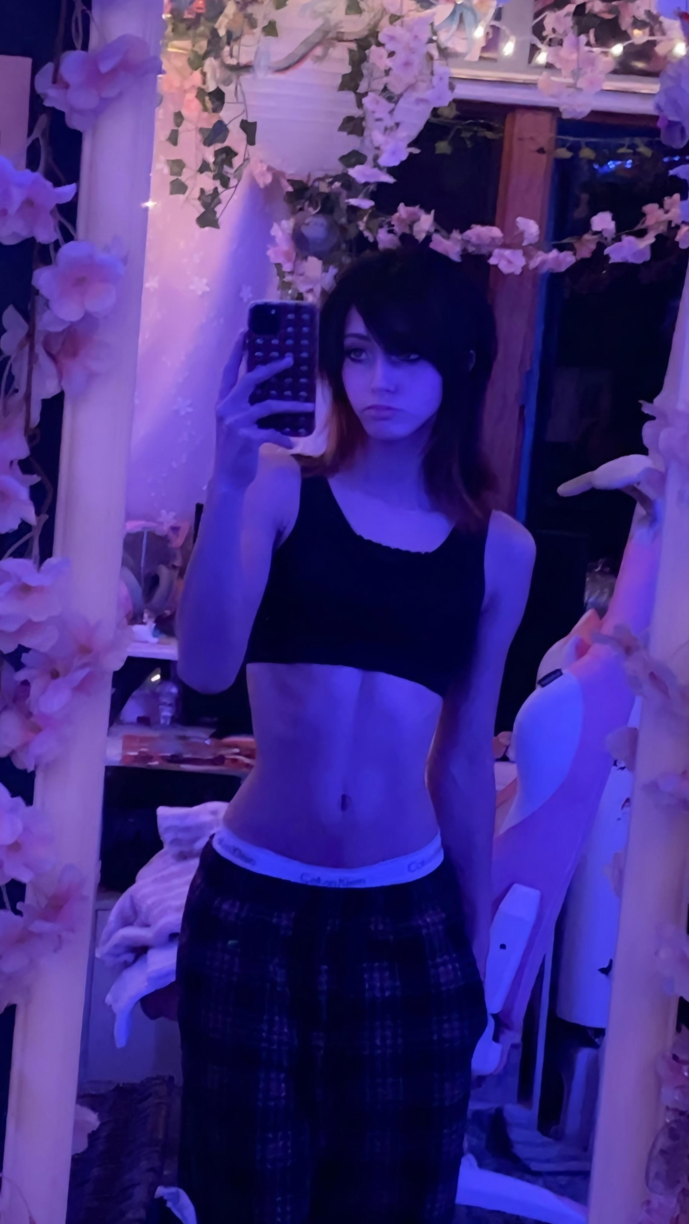 Goth gal with tight waist.