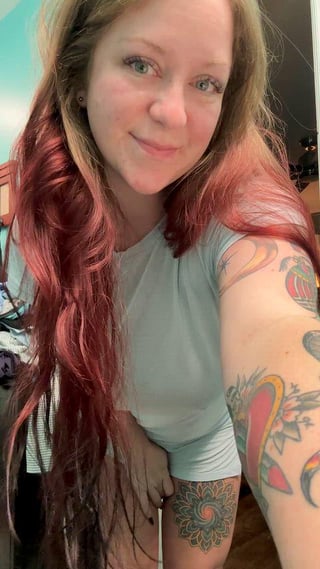 All natural mom next door, just a lil thick!