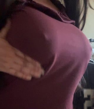 Some bouncy teacher tits to brighten up your Monday 💛