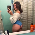 Where are the Reddit men who still like mom asses?😫🥹➡️