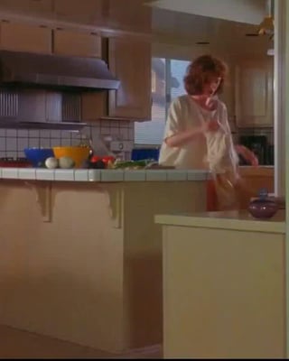 Julianne Moore Fiery Red Plots in Shortcuts (1993)