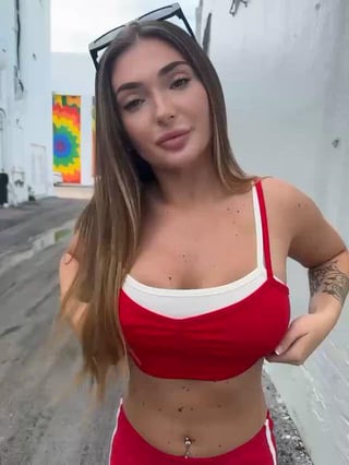 Risky reveal in the city