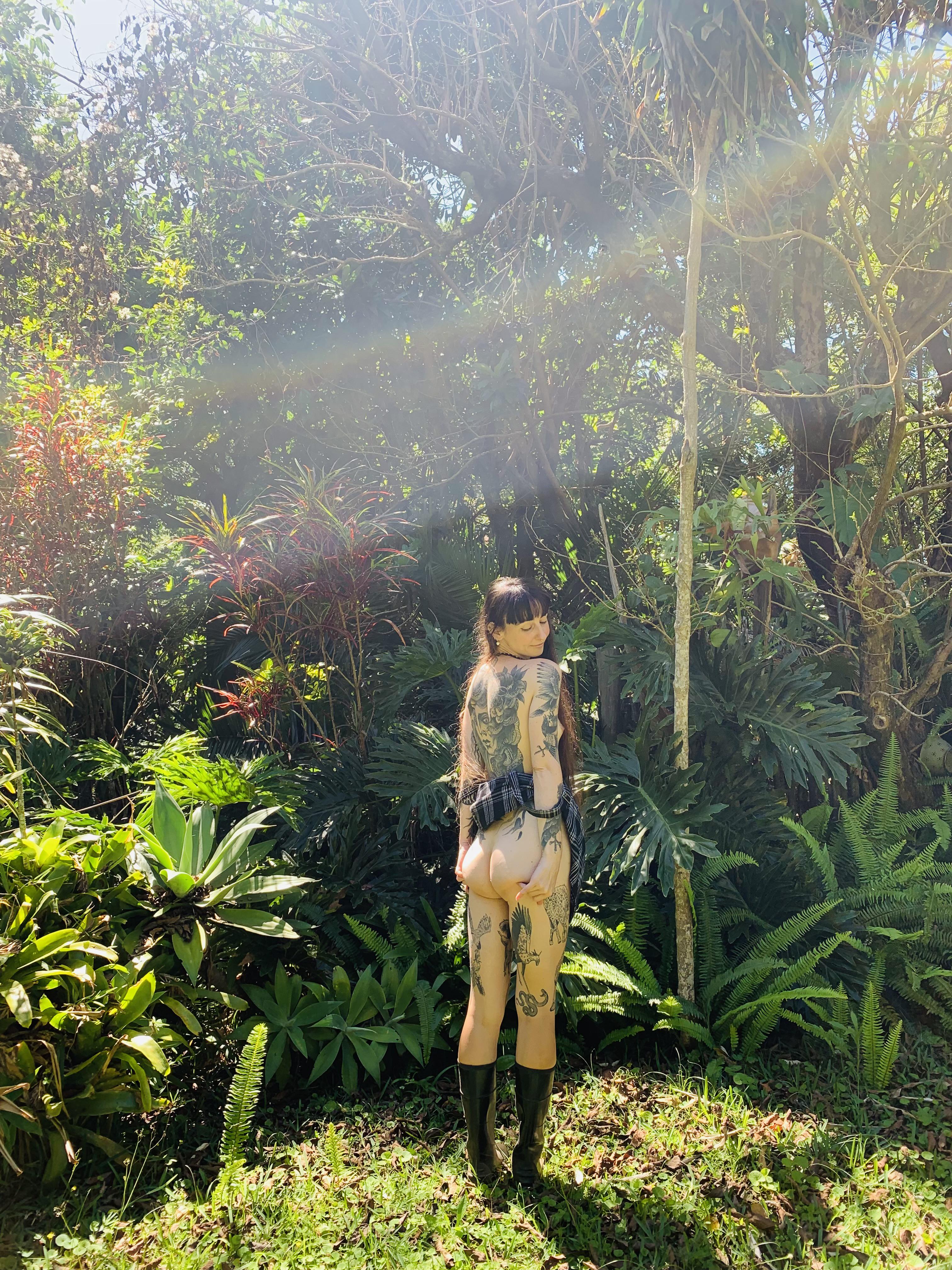 It’s a good day to fuck a goth girl in the jungle