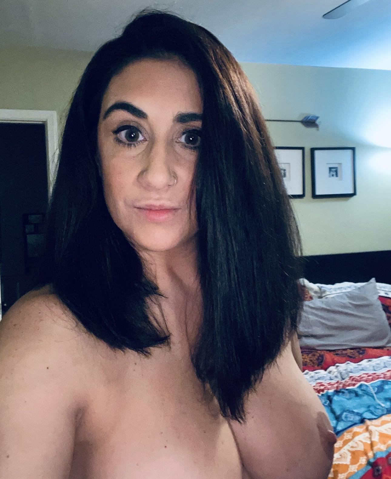 My pretty Italian Eyes and a bit more than Cleavage.