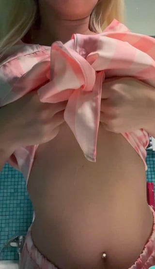 My boobs get so sensitive and puffy when I ovulate [drop]