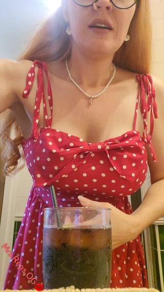Mommy is feeling naughty at the pub