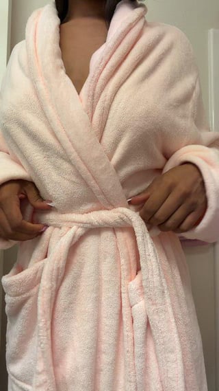 Fresh out of the shower natural titties to start your weekend:)
