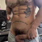 [30] hairy or shaved?