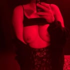 red lights had me thinking about how good I’d look getting railed over the bathroom sink 💀